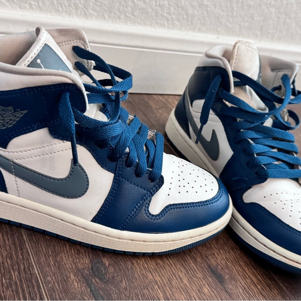 Nike Air Jordan 1 Mid French Blue